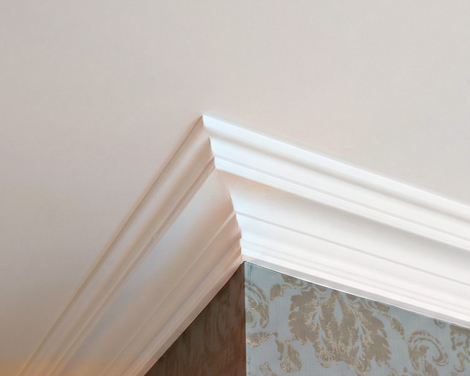 Medium Ribbed Victorian plaster coving fitted by Munster Coving