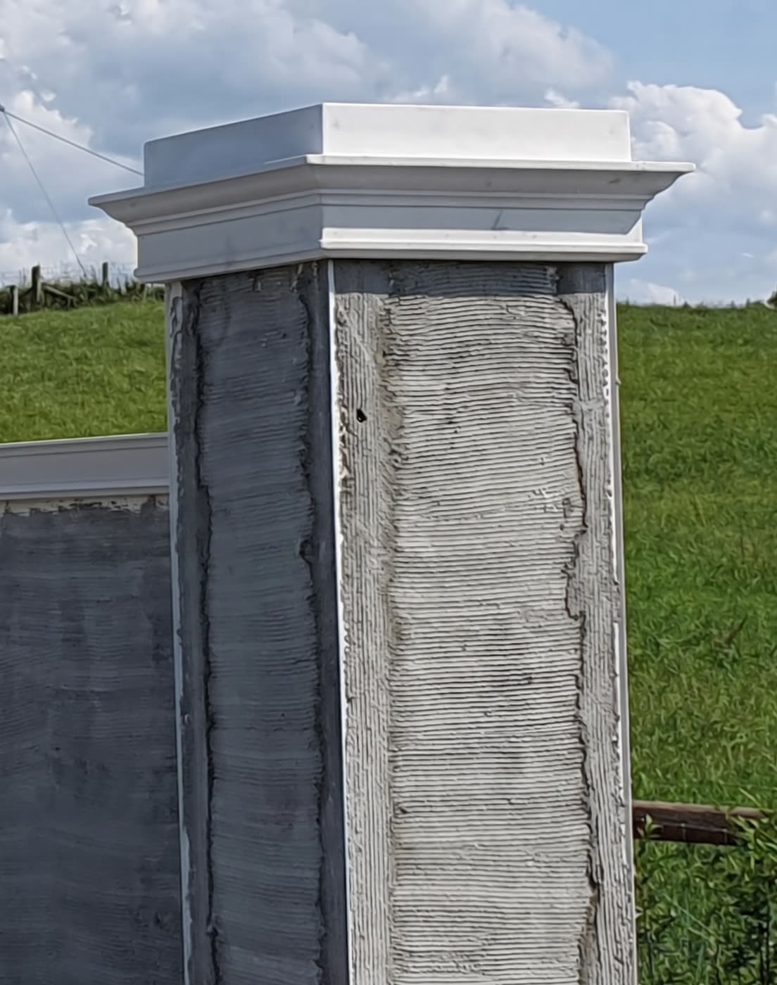 Plaster capping on top of a gate pillar